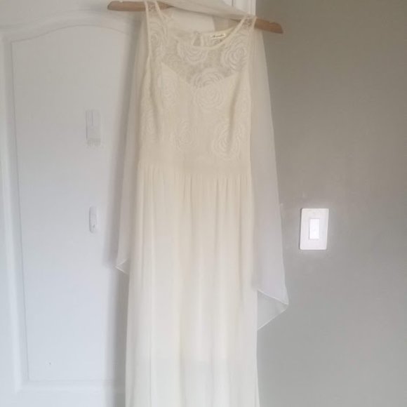 WEDDING DRESS - Picture 1 of 2